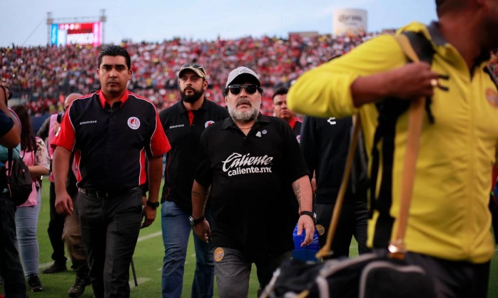 Νεκροψία Μαραντόνα: "'Έφυγε" από διατατική μυοκαρδιοπάθεια